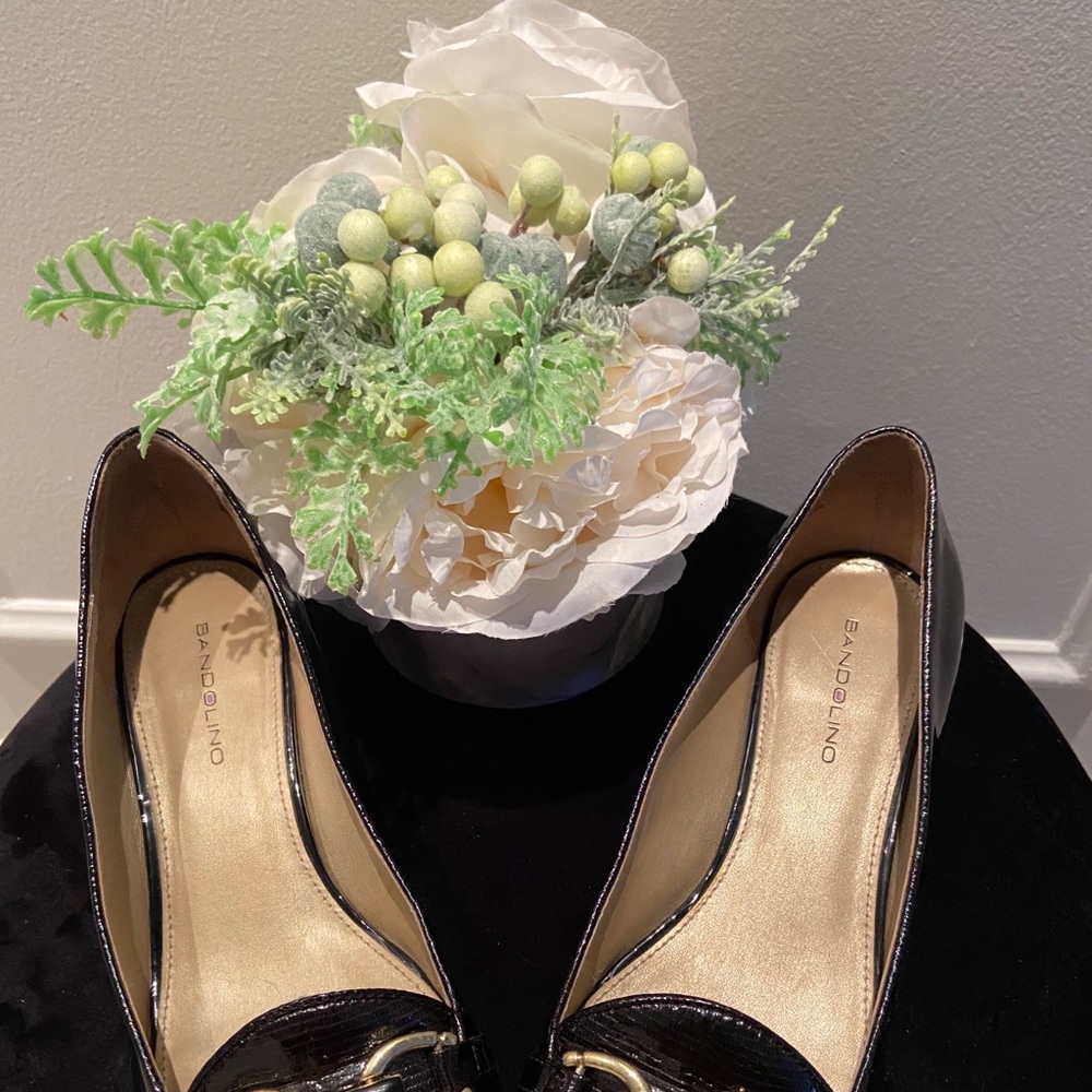 Bandolino Black Patent Leather Pumps with Gold Accent